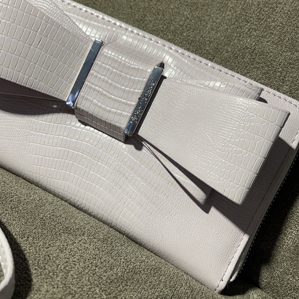 🥰🥰Betsey Johnson XOBOW Wallet🥰🥰 - Picture 2 of 11